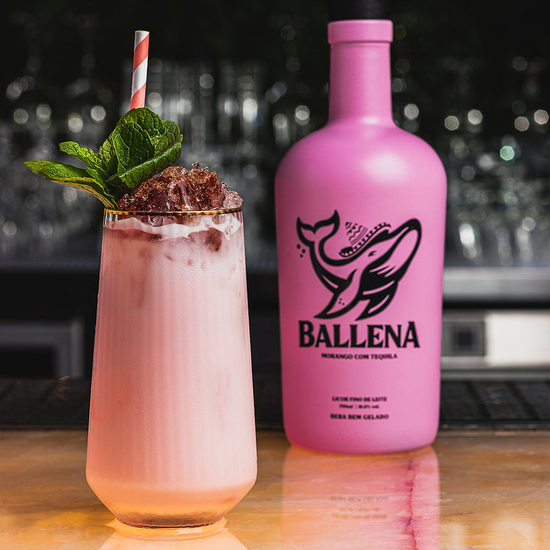 Creme De Morango Com Tequila Ballena