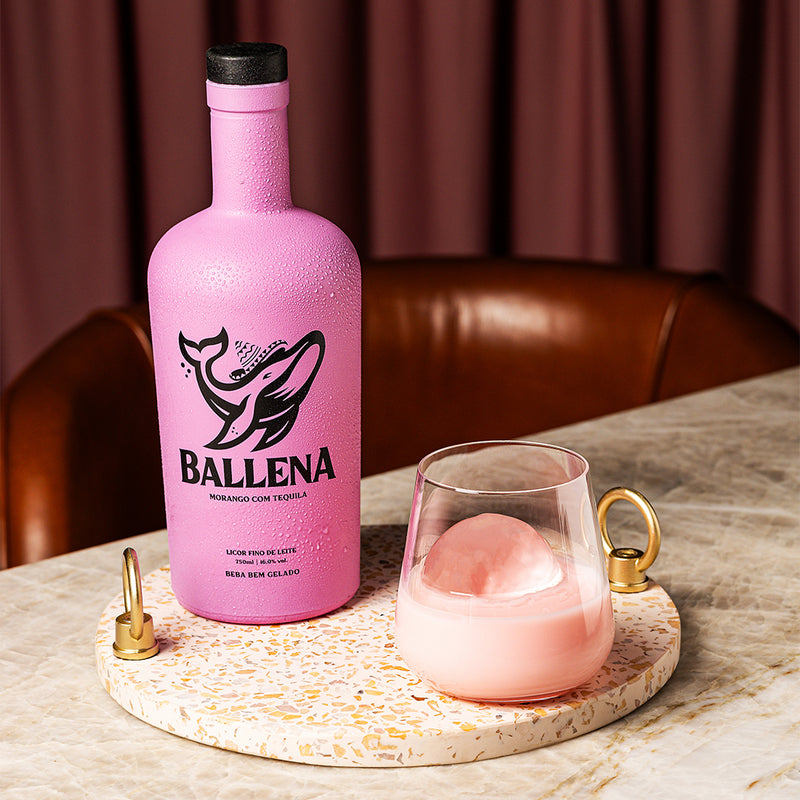 Creme De Morango Com Tequila Ballena